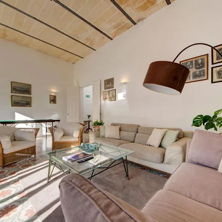 Semesterbostad Josette With Pool Table And Garden By Haven And Keys Malta *