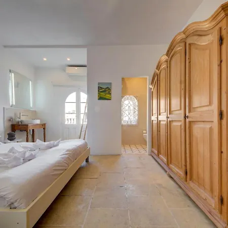 Josette With Pool Table And Garden By Haven And Keys Malta Semesterbostad