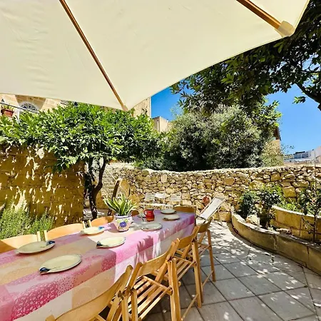 Josette With Pool Table And Garden By Haven And Keys Malta St. Julian's