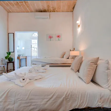 Josette With Pool Table And Garden By Haven And Keys Malta Semesterbostad