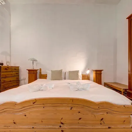 Josette With Pool Table And Garden By Haven And Keys Malta *