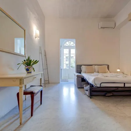 Semesterbostad Josette With Pool Table And Garden By Haven And Keys Malta St. Julian's