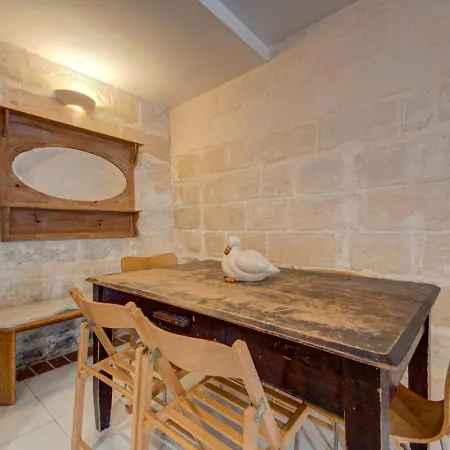 Josette With Pool Table And Garden By Haven And Keys Malta Semesterbostad St. Julian's