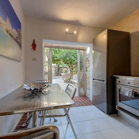 Josette With Pool Table And Garden By Haven And Keys Malta Semesterbostad St. Julian's