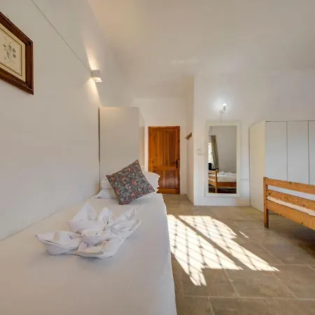 Josette With Pool Table And Garden By Haven And Keys Malta Semesterbostad