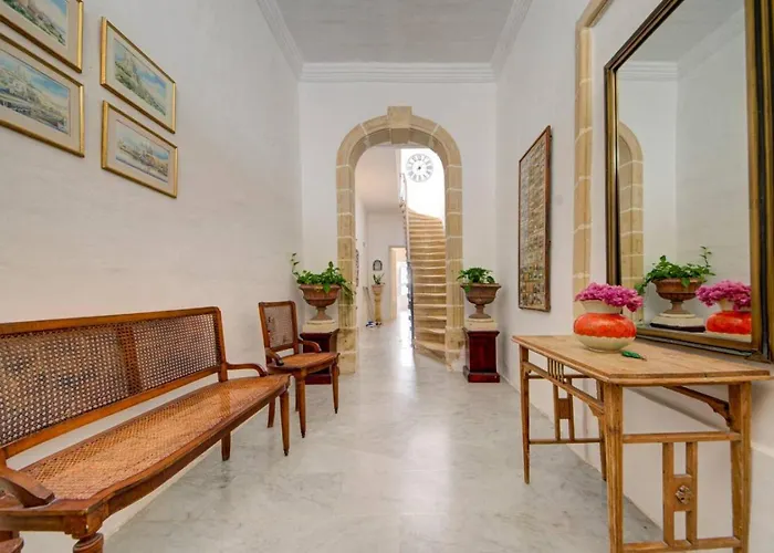 Josette With Pool Table And Garden By Haven And Keys Malta 別荘