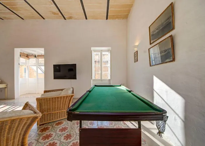 Josette With Pool Table And Garden By Haven And Keys Malta * Saint Julian's