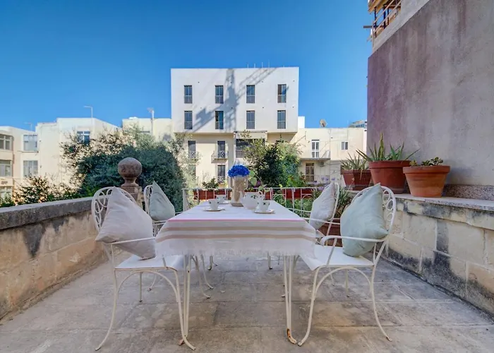 Josette With Pool Table And Garden By Haven And Keys Malta 別荘