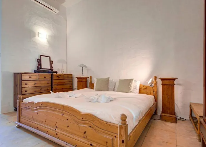 Josette With Pool Table And Garden By Haven And Keys Malta 別荘 *