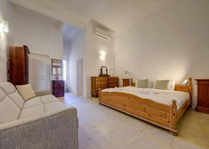 Josette With Pool Table And Garden By Haven And Keys Malta 別荘 Saint Julian's