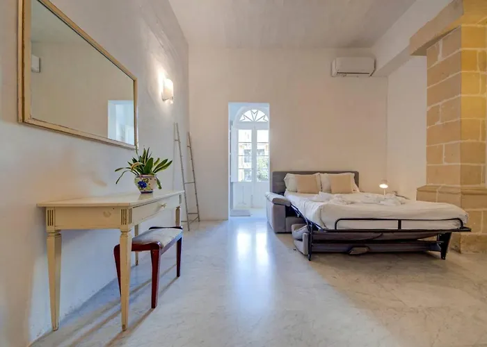 別荘 Josette With Pool Table And Garden By Haven And Keys Malta Saint Julian's