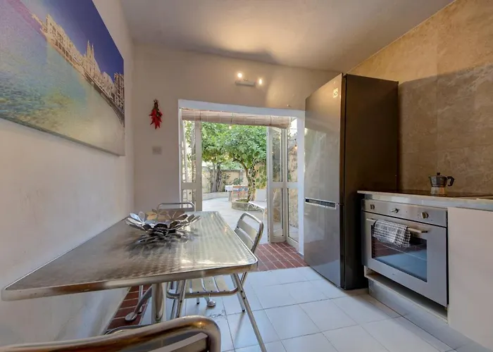 Josette With Pool Table And Garden By Haven And Keys Malta 別荘 Saint Julian's