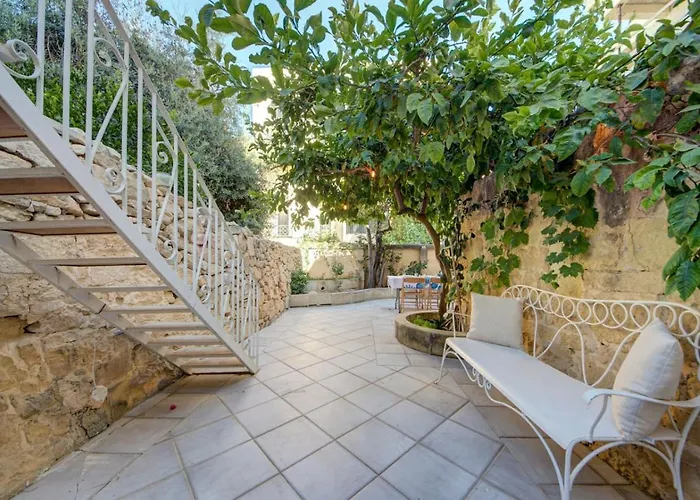 別荘 Josette With Pool Table And Garden By Haven And Keys Malta