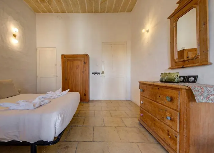 Josette With Pool Table And Garden By Haven And Keys Malta 別荘