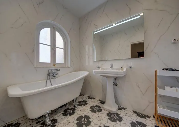 別荘 Josette With Pool Table And Garden By Haven And Keys Malta