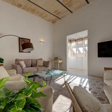 Josette With Pool Table And Garden By Haven And Keys Malta * سانت جوليان