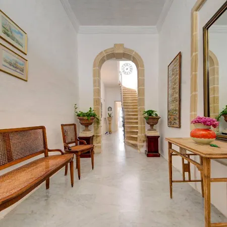 Josette With Pool Table And Garden By Haven And Keys Malta بيت للعطل