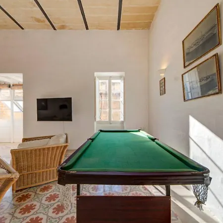 Josette With Pool Table And Garden By Haven And Keys Malta * سانت جوليان