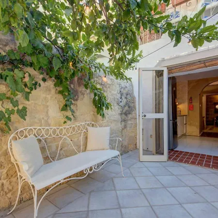 بيت للعطل Josette With Pool Table And Garden By Haven And Keys Malta *