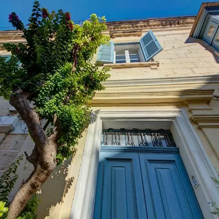 Josette With Pool Table And Garden By Haven And Keys Malta بيت للعطل سانت جوليان