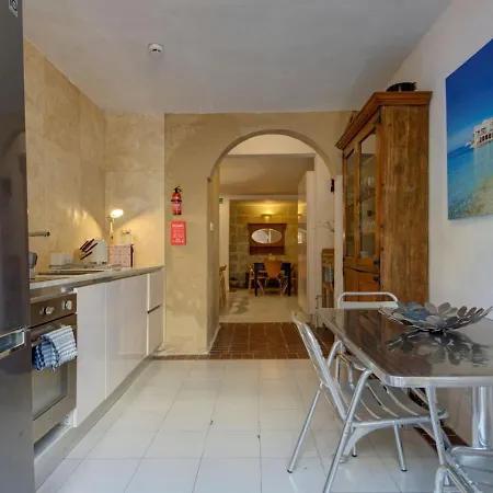 Josette With Pool Table And Garden By Haven And Keys Malta * سانت جوليان