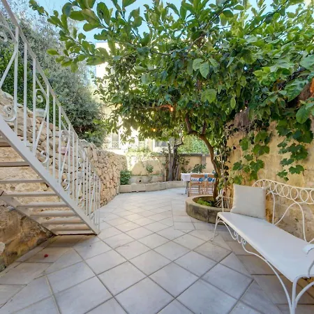 بيت للعطل Josette With Pool Table And Garden By Haven And Keys Malta