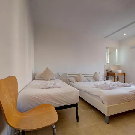 Josette With Pool Table And Garden By Haven And Keys Malta سانت جوليان