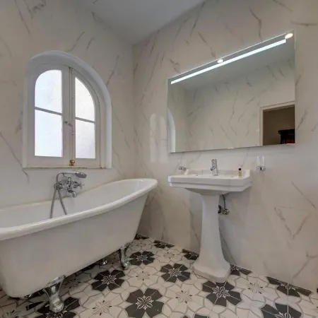 بيت للعطل Josette With Pool Table And Garden By Haven And Keys Malta