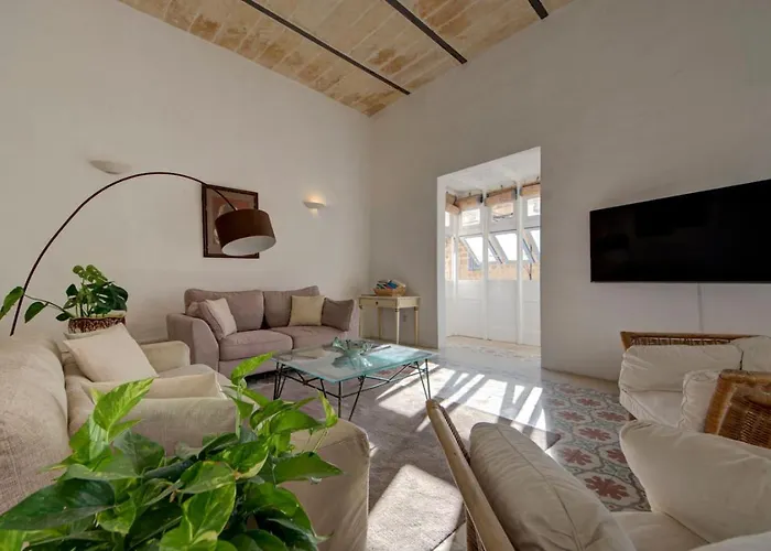 Josette With Pool Table And Garden By Haven And Keys Malta * Saint Julian's