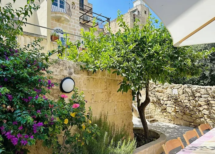 Josette With Pool Table And Garden By Haven And Keys Malta * Saint Julian's