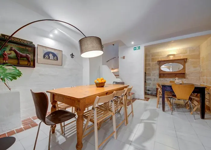 Josette With Pool Table And Garden By Haven And Keys Malta 펜션 Saint Julian's