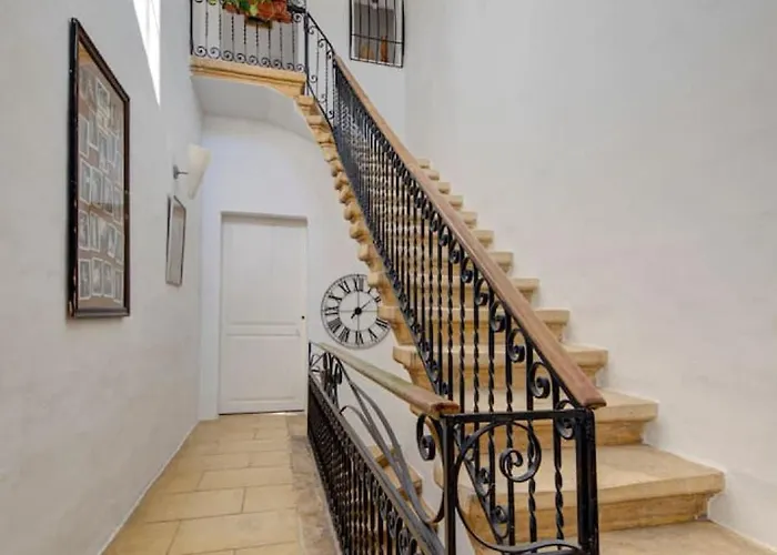 Josette With Pool Table And Garden By Haven And Keys Malta 펜션