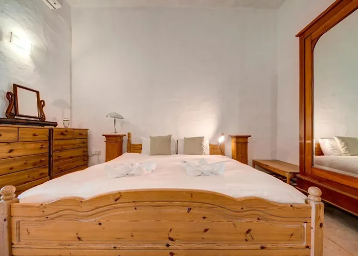 Josette With Pool Table And Garden By Haven And Keys Malta *