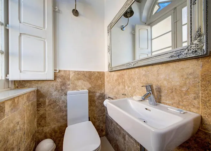 펜션 Josette With Pool Table And Garden By Haven And Keys Malta Saint Julian's