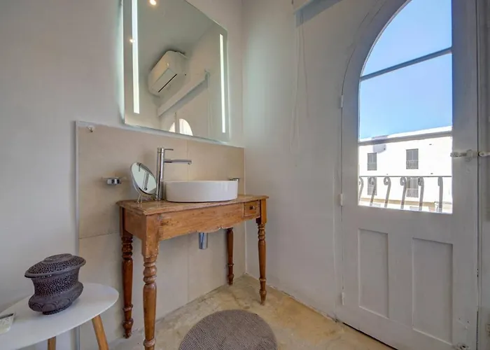 Josette With Pool Table And Garden By Haven And Keys Malta * Saint Julian's